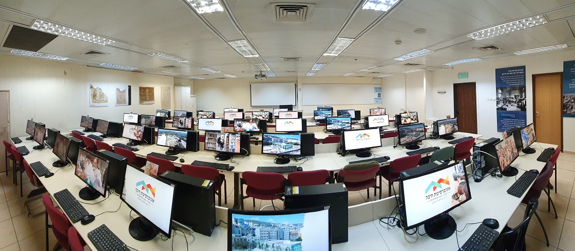 Panoramic View Of PC Lab 562